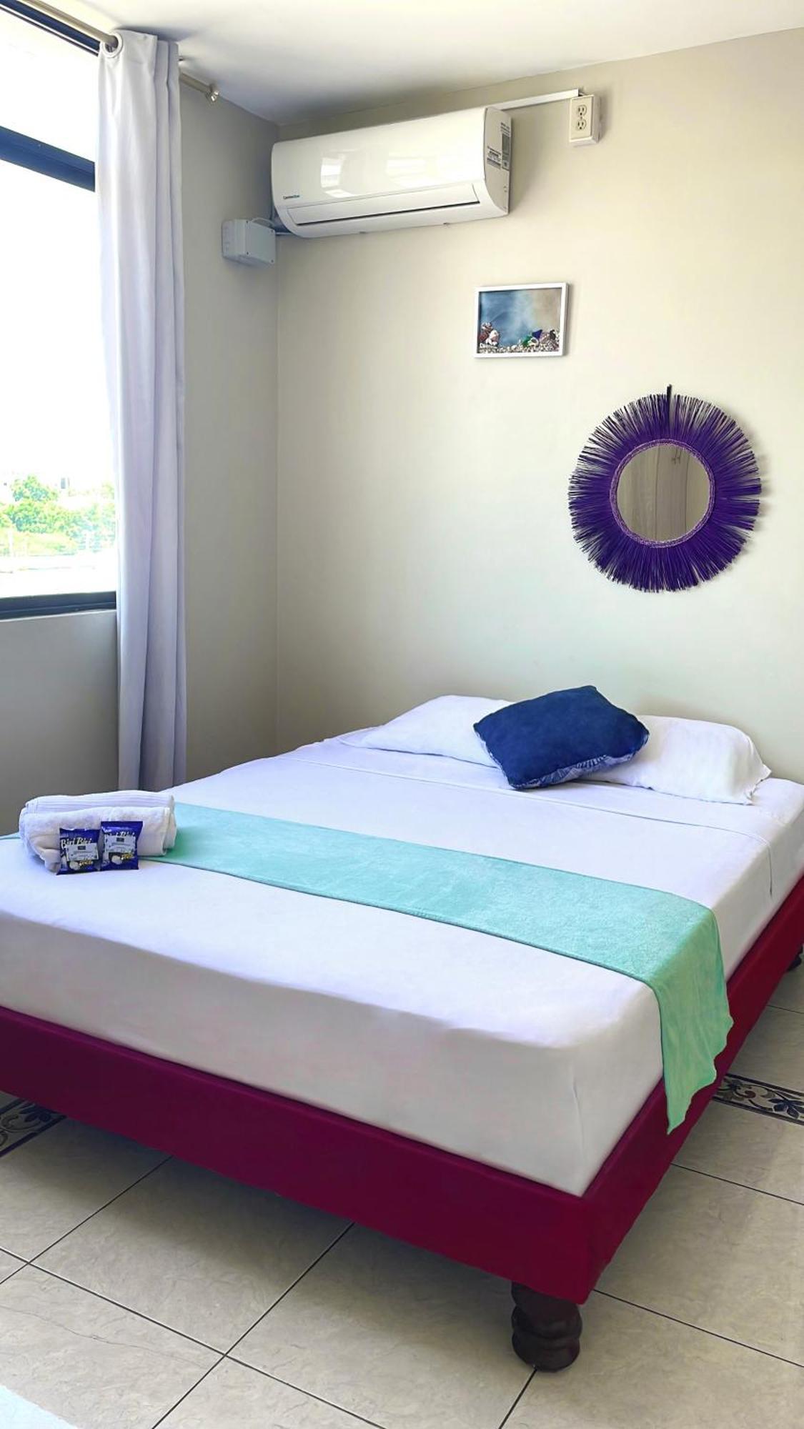 Reef Hostel مانتا المظهر الخارجي الصورة